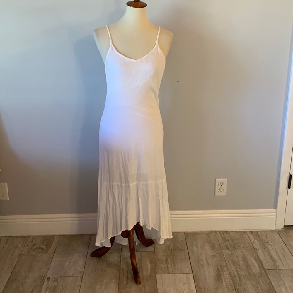 [Lulu’s] White Open Back Maxi Dress - Size Small